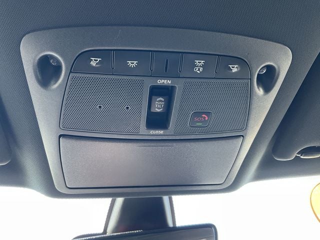 2023 Nissan Maxima SR