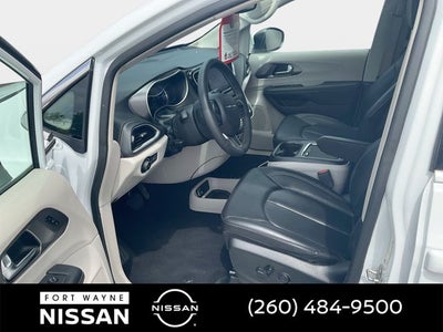 2023 Chrysler Pacifica Hybrid Touring L