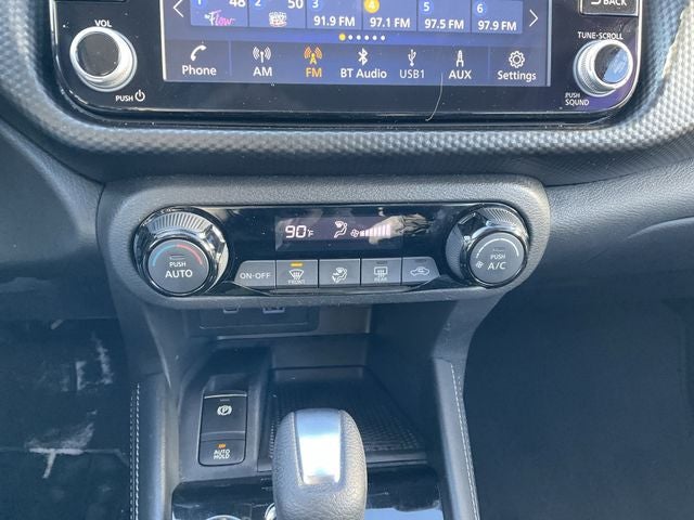 2022 Nissan Kicks SV