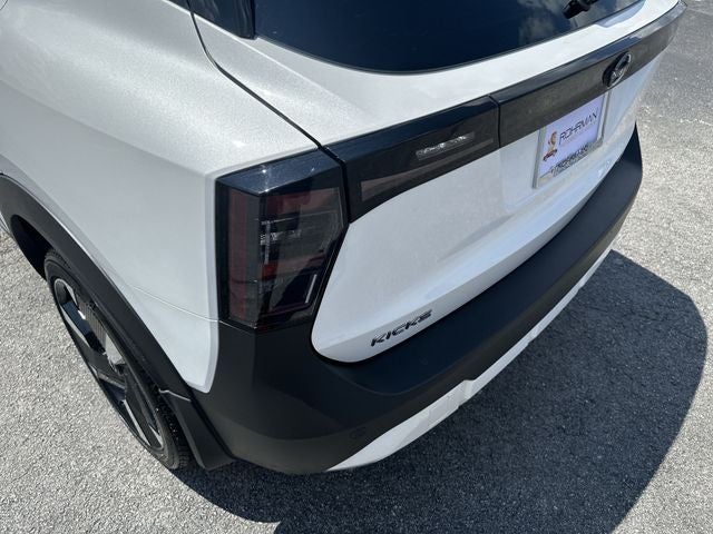 2025 Nissan Kicks SR