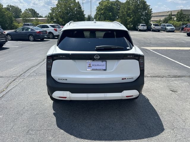 2025 Nissan Kicks SR