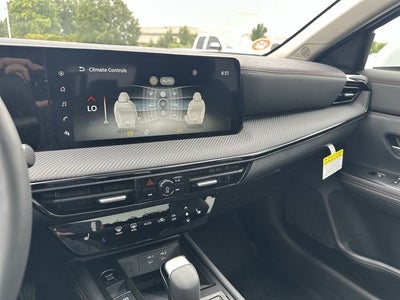 2025 Nissan Kicks SR