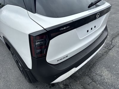 2025 Nissan Kicks SR