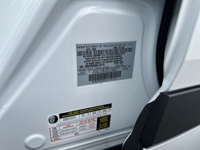 2025 Nissan Kicks SR