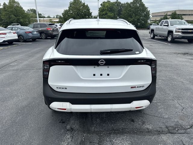 2025 Nissan Kicks SR