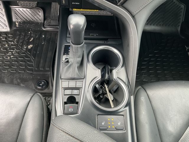 2020 Toyota Camry Hybrid XLE