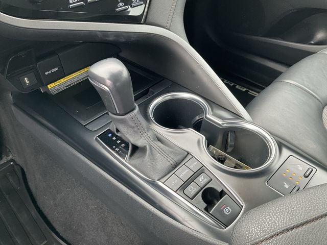 2020 Toyota Camry Hybrid XLE