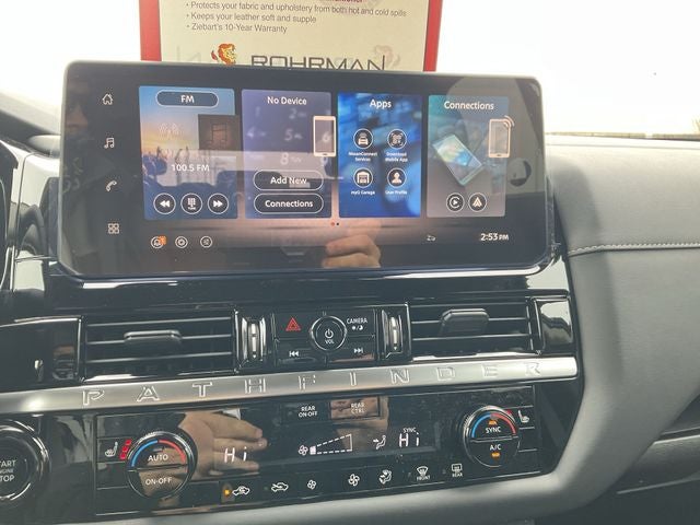 2026 Nissan Pathfinder SV