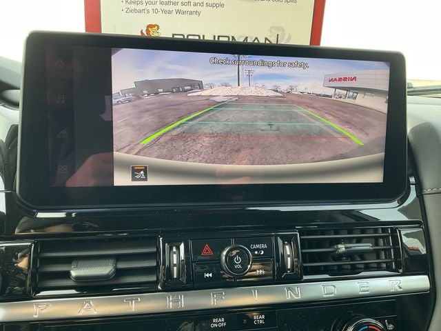 2026 Nissan Pathfinder SV