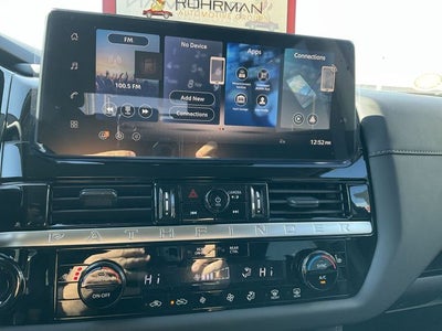 2026 Nissan Pathfinder SV