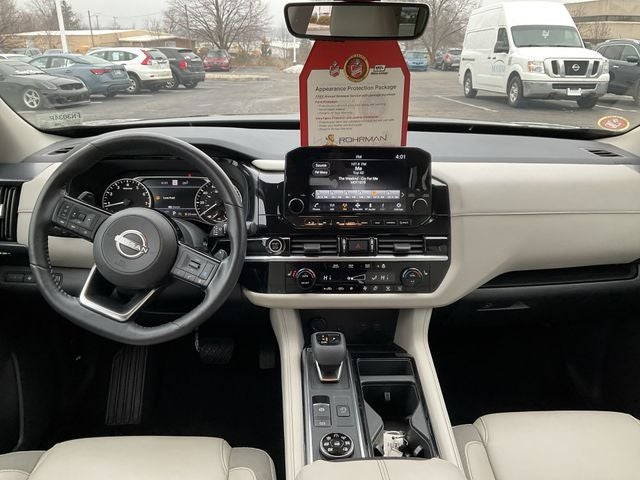 2023 Nissan Pathfinder SL