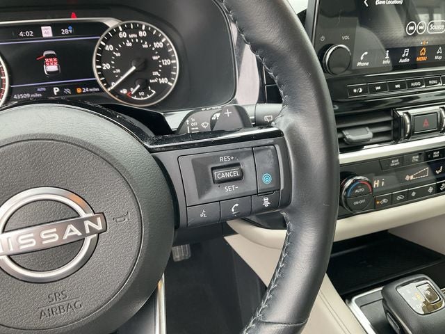 2023 Nissan Pathfinder SL