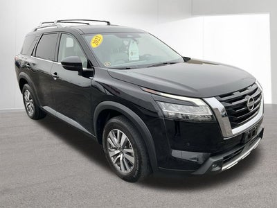 2023 Nissan Pathfinder SL