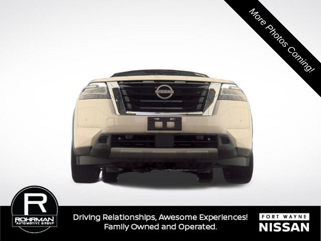 2024 Nissan Pathfinder SL