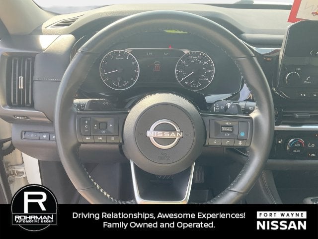 2024 Nissan Pathfinder SL