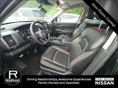 2024 Nissan Pathfinder SL