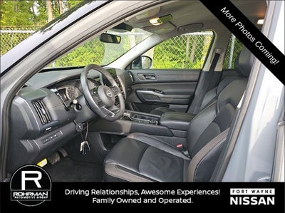 2024 Nissan Pathfinder SL