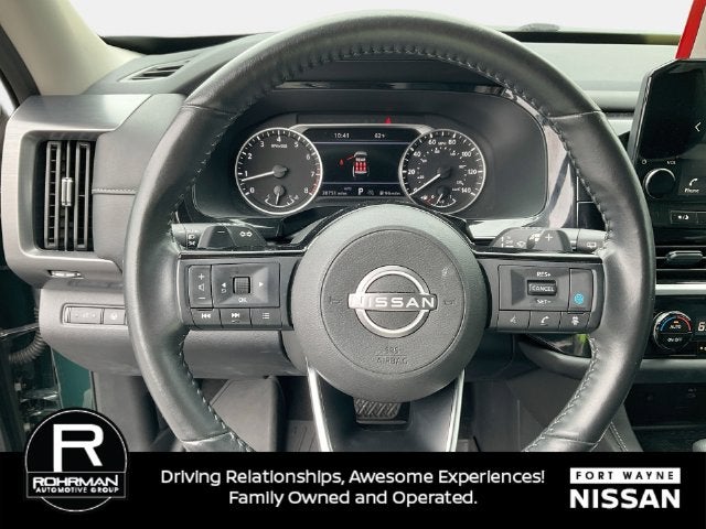 2024 Nissan Pathfinder SL
