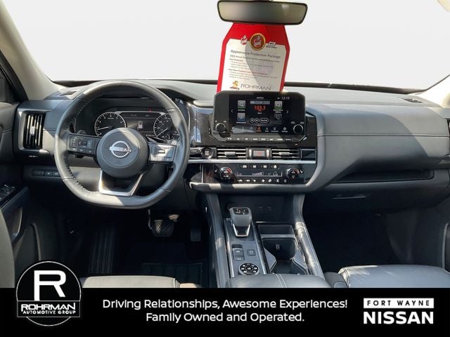 2025 Nissan Pathfinder SL