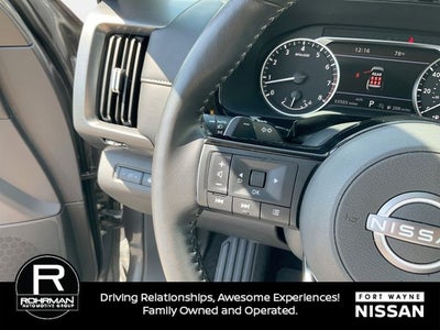 2025 Nissan Pathfinder SL