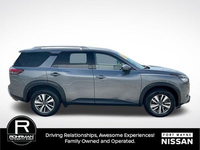 2025 Nissan Pathfinder SL
