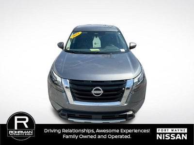 2025 Nissan Pathfinder SL