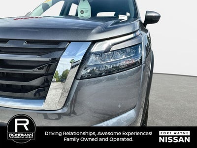 2025 Nissan Pathfinder SL