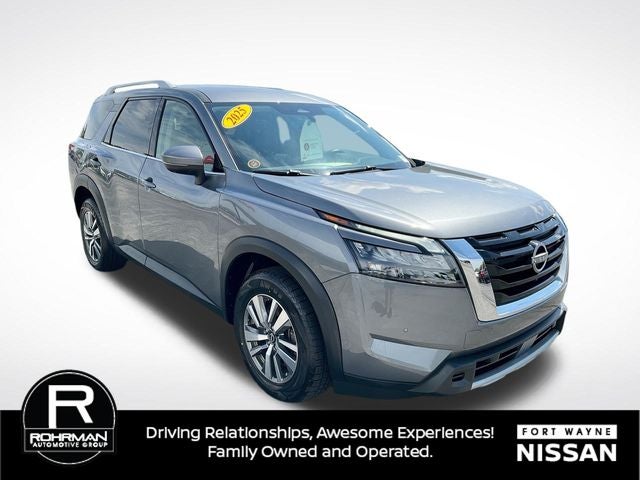 2025 Nissan Pathfinder SL