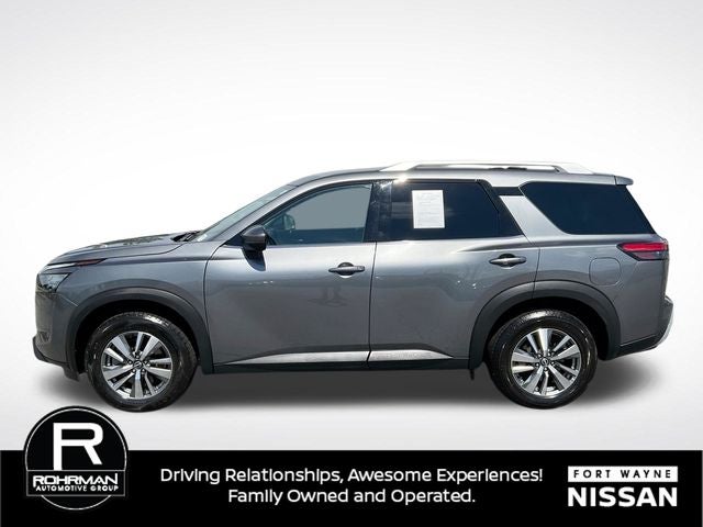2025 Nissan Pathfinder SL