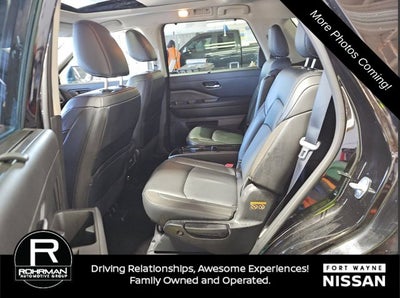 2024 Nissan Pathfinder SL