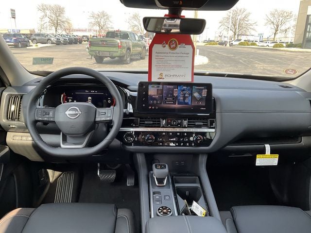 2026 Nissan Pathfinder SL