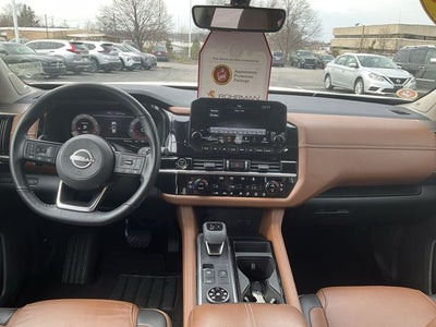 2023 Nissan Pathfinder Platinum