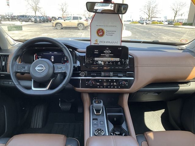 2024 Nissan Pathfinder Platinum
