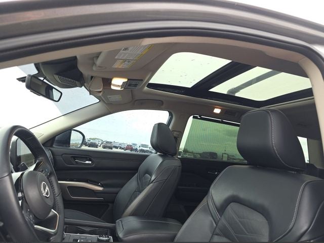 2023 Nissan Pathfinder Platinum