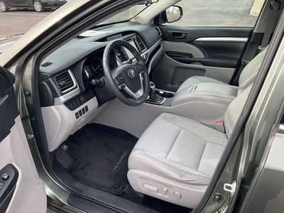 2016 Toyota Highlander LE V6