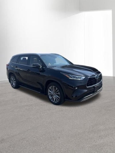 2022 Toyota Highlander Hybrid Platinum