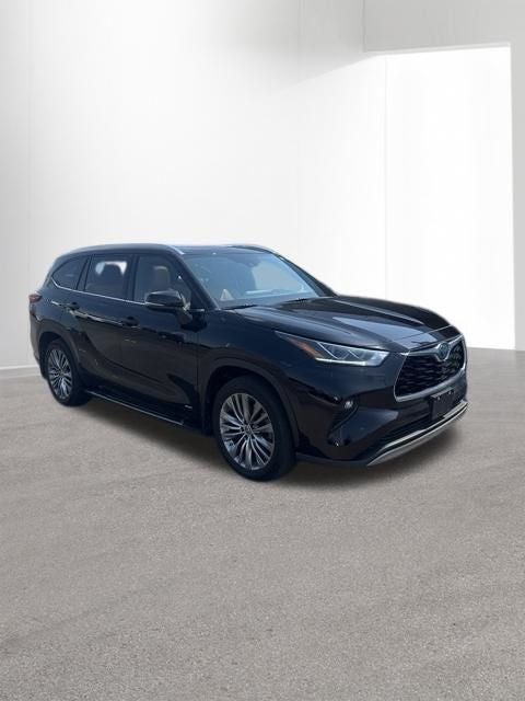 2022 Toyota Highlander Hybrid Platinum