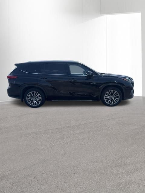 2022 Toyota Highlander Hybrid Platinum