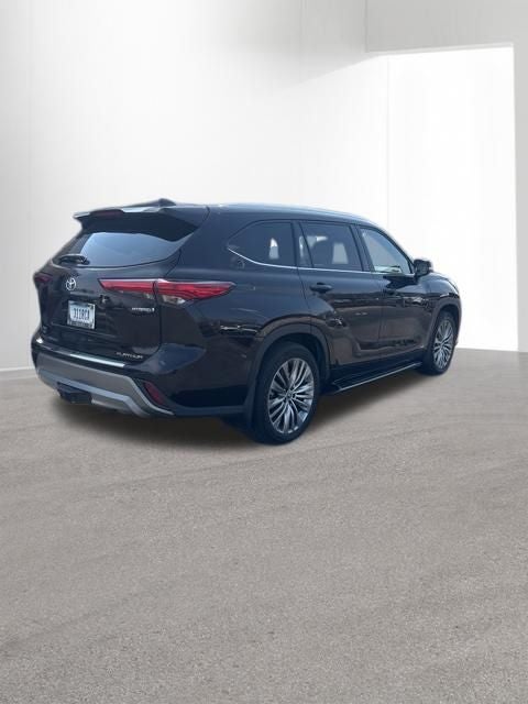 2022 Toyota Highlander Hybrid Platinum
