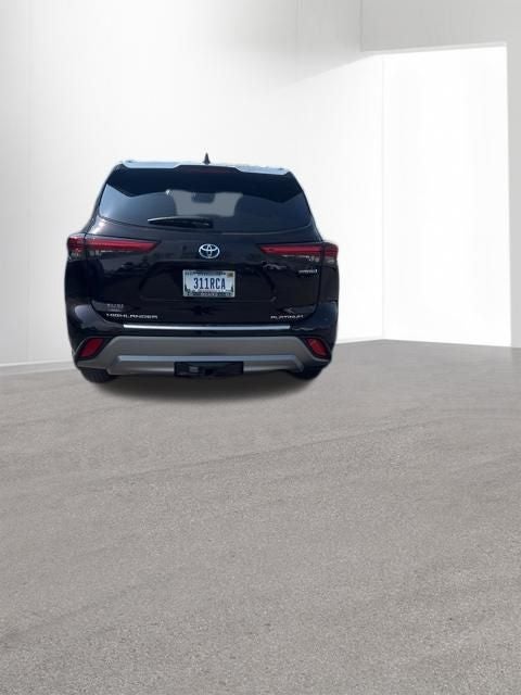 2022 Toyota Highlander Hybrid Platinum