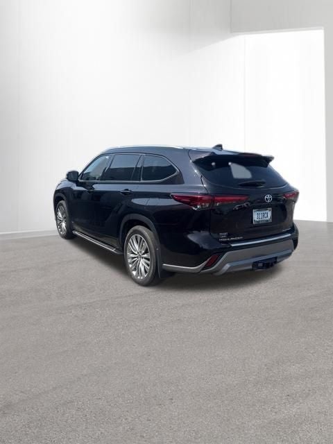 2022 Toyota Highlander Hybrid Platinum