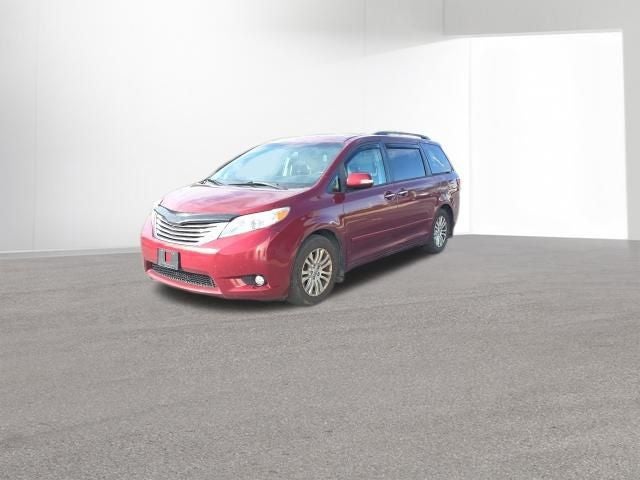 2015 Toyota Sienna XLE V6 7-Passenger Access Seat's photo