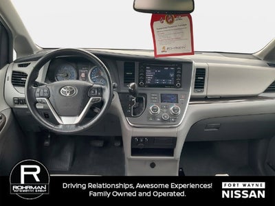 2018 Toyota Sienna XLE 8 Passenger