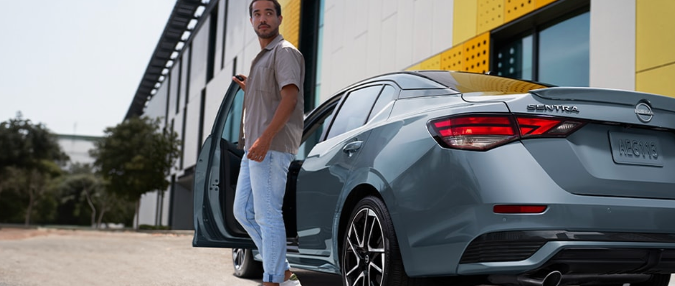 Guy looking for where to buy a used Nissan Sentra in Fort Wayne, IN